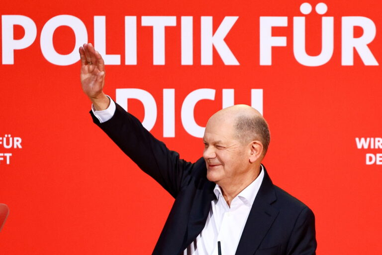 epaselect epa11749085 German Chancellor Olaf Scholz from the Social Democratic Party (SPD) waves as he delivers first campaign speech ahead of 2025 federal elections in SPD party headquarters, in Berlin, Germany, 30 November 2024. EPA/FILIP SINGER