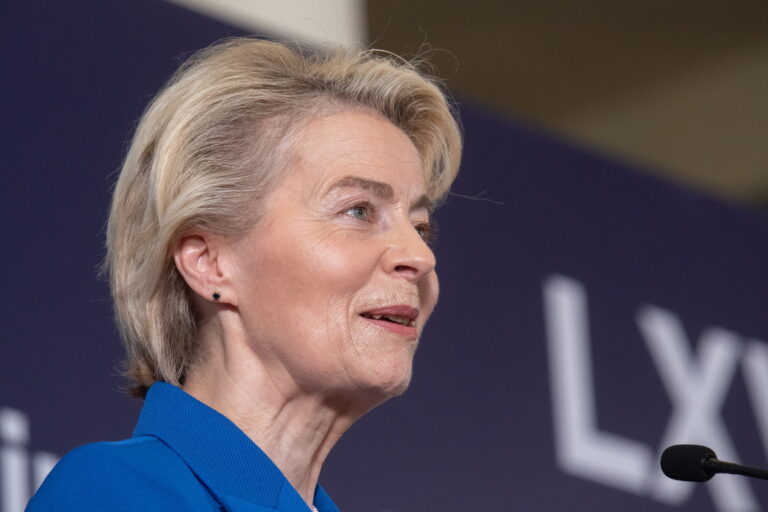 epa11760665 European Commission President Ursula von der Leyen delivers a speech at the Mercosur trade bloc headquarters in Montevideo, Uruguay, 06 December 2024. Von der Leyen will attend the Mercosur presidents' biannual summit, in which Argentina will assume the bloc's pro tempore presidency and agreements with the EU will be discussed. EPA/SOFIA TORRES