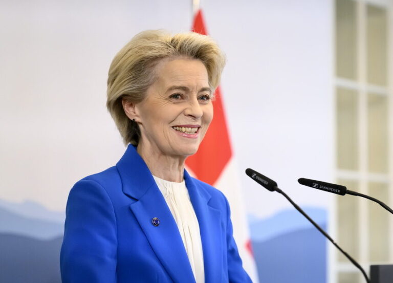 epa11787037 European Commission President Ursula von der Leyen (L) and Swiss Federal President Viola Amherd (R) speak during a press conference in Bern, Switzerland, 20 December 2024. The president of the European Commission pays an official visit to Switzerland to formally mark the conclusion of the negotiations between the EU and Switzerland. EPA/ANTHONY ANEX