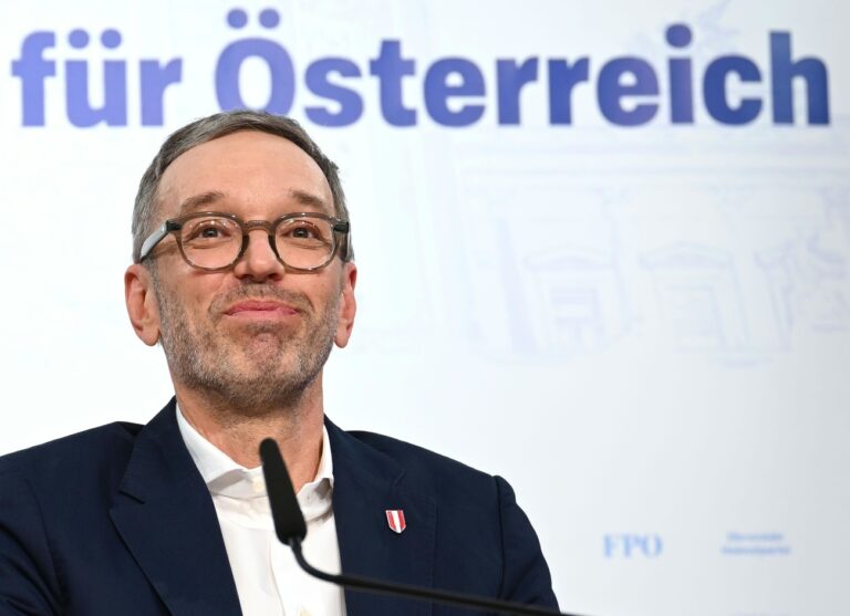 ABD0053_20250107 - WIEN - ÖSTERREICH: FPÖ-Bundesparteiobmann Herbert Kickl am Dienstag, 7. Jänner 2025, anlässlich einer Presseerklärung anlässlich der bevorstehenden Koalitionsverhandlungen mit der ÖVP in Wien. - FOTO: APA/HELMUT FOHRINGER