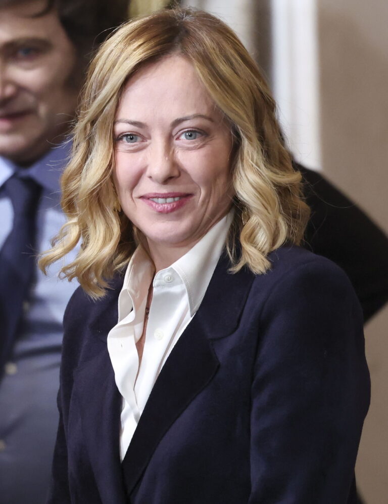 epa11839970 Italy's Prime Minister Giorgia Meloni attends the inauguration ceremony of Donald Trump as the 47th US President in the US Capitol Rotunda in Washington, DC, USA, 20 January 2025. EPA/KEVIN LAMARQUE / POOL