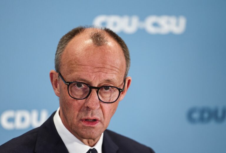 23.01.2025, Berlin: Friedrich Merz, CDU-Bundesvorsitzender und Fraktionsvorsitzender der CDU/CSU-Fraktion im Bundestag, gibt ein Statement zu dem tödlichen Angriff in einem Park in Aschaffenburg. (zu dpa: «Merz für weitreichende Asyl-Verschärfungen») Foto: Hannes P Albert/dpa +++ dpa-Bildfunk +++ (KEYSTONE/DPA/Hannes P Albert)