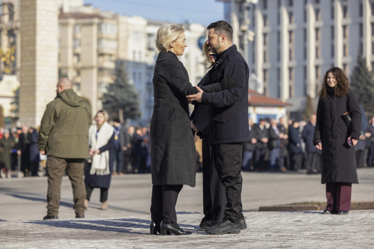 In this photo provided by the Ukrainian Presidential Press Office, Office Ukraine's President Volodymyr Zelensky, right, greeting European Commission President Ursula von der Leyen during a ceremony in Kyiv, Ukraine, Monday, Feb. 24, 2025. (Ukrainian Presidential Press Office via AP)