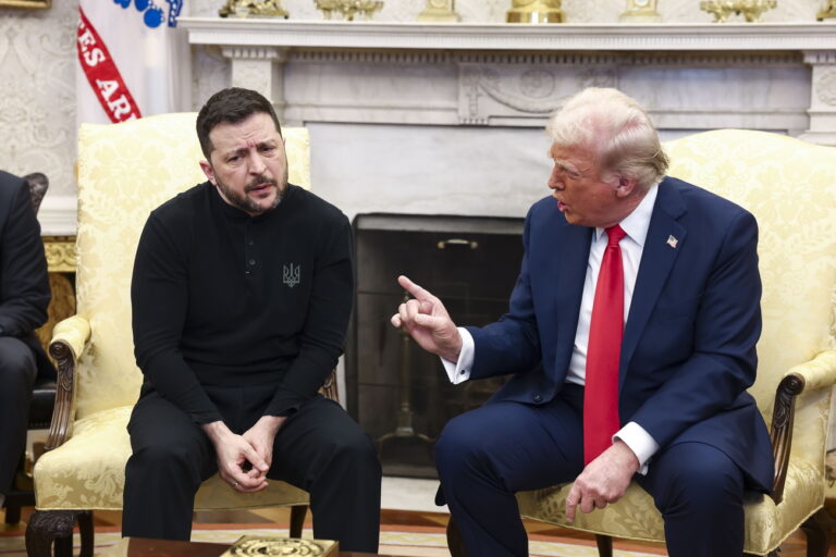 epa11930788 Ukrainian President Volodymyr Zelensky (L) talks with US President Donald Trump (R) in the Oval Office of the White House in Washington, DC, USA, 28 February 2025. Zelensky is in Washington to sign the framework of a deal, pushed by President Trump, to share Ukraines's mineral wealth with the US. EPA/JIM LO SCALZO / POOL