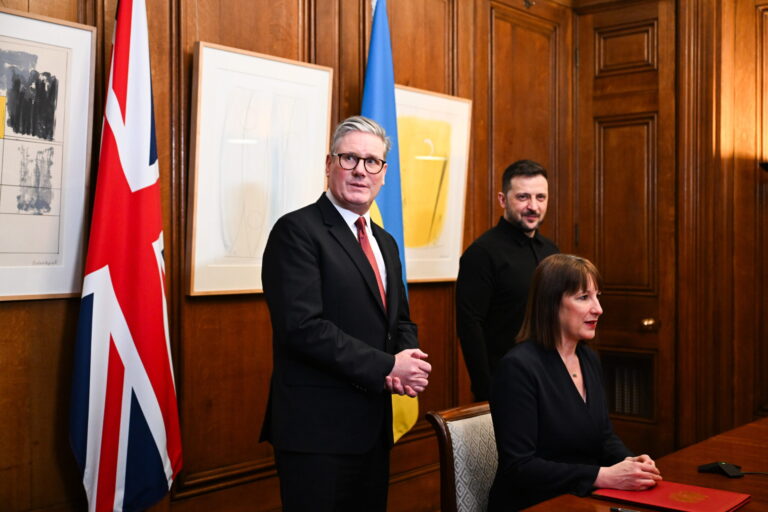 epa11933252 Britain's Prime Minister Keir Starmer (L) and Ukraine's President Volodymyr Zelensky (C) stand during a videocall between the Chancellor of the Exchequer Rachel Reeves (R) and the Ukrainian Finance Minister (not pictured) to sign a UK-Ukraine bilateral loan agreement, in London, Britain, 01 March 2025. EPA/CHRIS J. RATCLIFFE / POOL