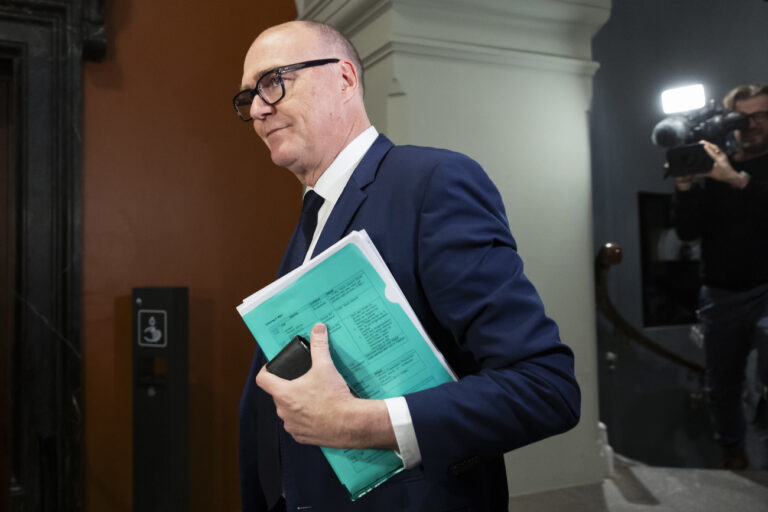 Bundesratskandidat Martin Pfister, Regierungsrat Kanton Zug, kommt zum Hearing bei der Bundeshausfraktion der FDP, am Dienstag, 4. Maerz 2025, im Bundeshaus in Bern.(KEYSTONE/Peter Klaunzer)