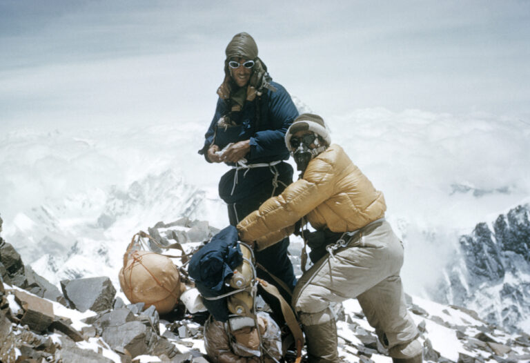 Edmund Hillary and sherpa Tenzing Norgay on the South-East ridge about to leave to the South Col to establish Camp IX below the South Summit on Everest. The day before they approached the summit of Everest. Alfred Gregory, 28 May 1953. Nepal. (KEYSTONE/Royal Geographical Society/Alfred Gregory)