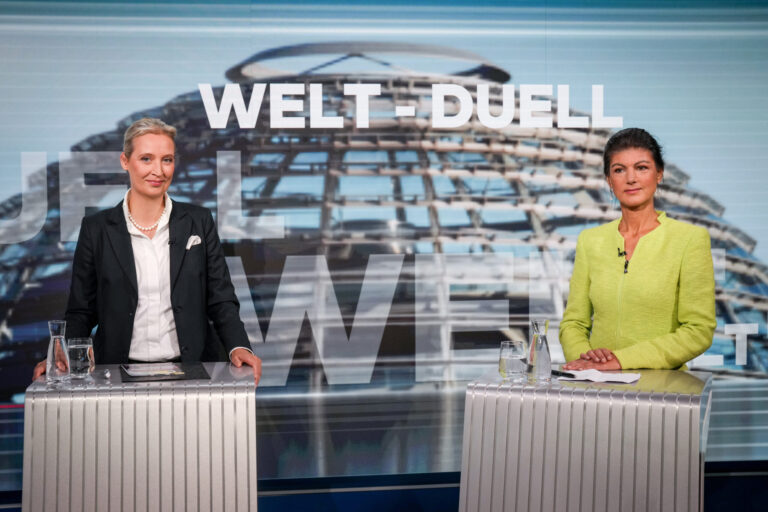 09 October 2024, Berlin: Alice Weidel (l), party and parliamentary group leader of the AfD, and Sahra Wagenknecht, party leader of BSW and member of the Bundestag, stand at their lecterns at the start of the TV duel on the news channel Welt-TV. Photo: Kay Nietfeld/dpa (KEYSTONE/DPA/Kay Nietfeld)