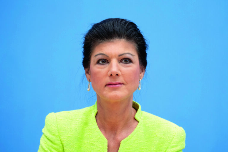 DEU, Deutschland, Germany, Berlin, 23.10.2023
Sahra Wagenknecht , Mitglied des Deutschen Bundestages und bisher der Partei Die Linke , waehrend der Bundespressekonferenz zur Bekanntgabe politische Buendniss BSW Buendnis Sahra Wagenknecht fuer Vernunft und Gerechtigkeit in Berlin Deutschland . Das Bündnis soll die Gruendung einer neuen politischen Partei vorbereiten